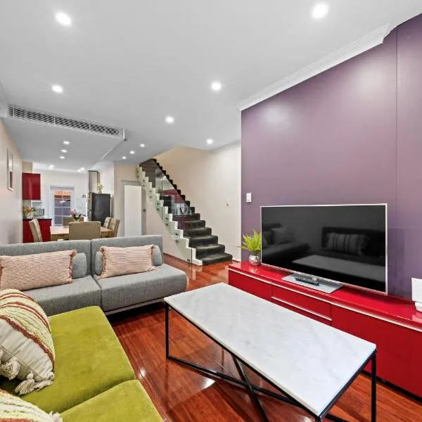 Comforting 2BR House & FishMarket & Casino-3 mins walk, hotel in Sydney