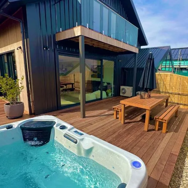 Remarkable View with Hot Tub, hotel v destinaci Frankton