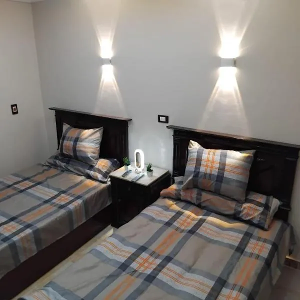 Modern Entire studio, few steps from the sea with garden view Balcony and Free Wi Fi in Alexandria, ξενοδοχείο στην Αλεξάνδρεια