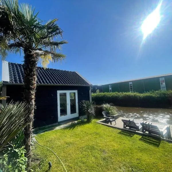 Unique Lodge 22 min from Amsterdam CS、Westzaanのホテル
