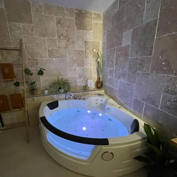 Love Room lAntre dEux, hotell sihtkohas Le Breuil-sur-Couze