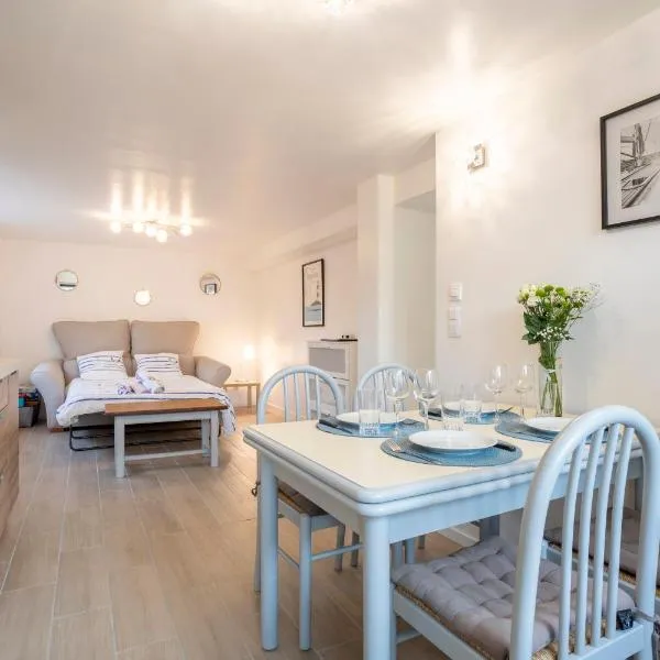 T2 avec jardin 1,2km de la plage, hotel in Bénodet