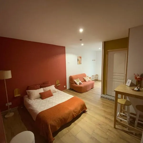Chambre- Indépendant et Autonome, hotel v destinaci Santilly