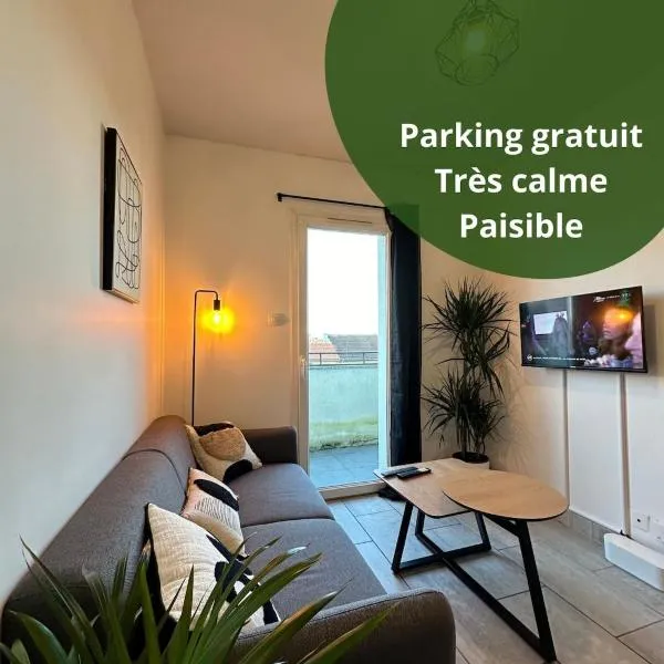 LE PAISIBLE - Parking gratuit - Entrée ville, hotel in Jurançon