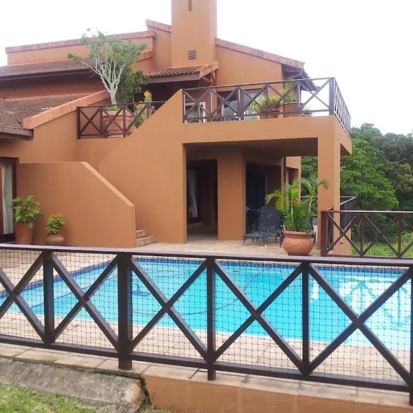 Luxury 4 bed villa in San Lameer golf beach estate, hotel v destinaci Southbroom