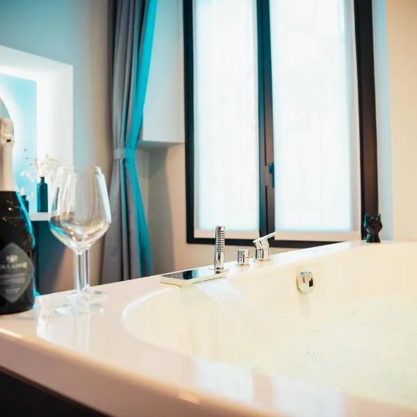 Penelope's Suite&Spa con parcheggio privato, hotel v destinaci Como