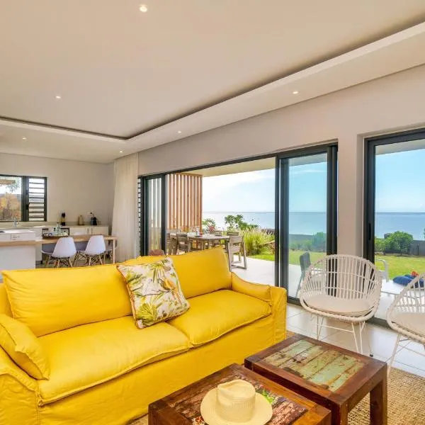 Sea N Tree Beachfront Residences, hotel in Pointe aux Sable