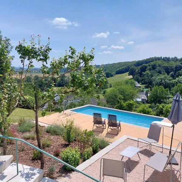 Maison avec magnifique vue et piscine privative, Hotel in Saint-Félix-de-Lunel