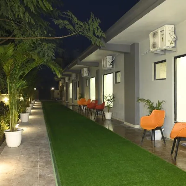 Trisaa Resort & Banquets, hotel v destinaci Jhūsi