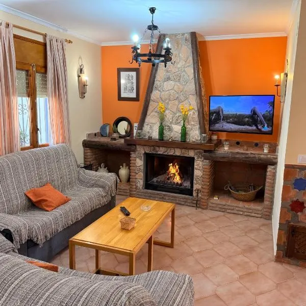 Casa Rural NIEVES piscina privada, hotell i Hinojares
