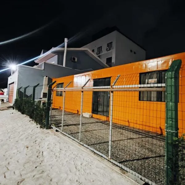 Conteiner Beira Mar Solar Analuz Prox Beto Carreiro, hotel in Navegantes