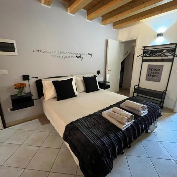 Adria Art Apartments 2, hotel v Adrii