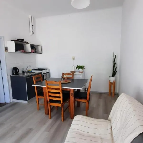 Departamento calle 5, hotel en General Pico