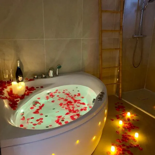 Provensa - love room avec balneo et terrasse avec vue, hotel di Pertuis