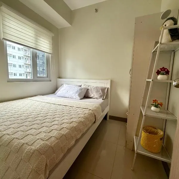 Urban Oasis 2BR Condo with Multiple Pools at SMDC Charm Residences, hotel v destinaci Manila
