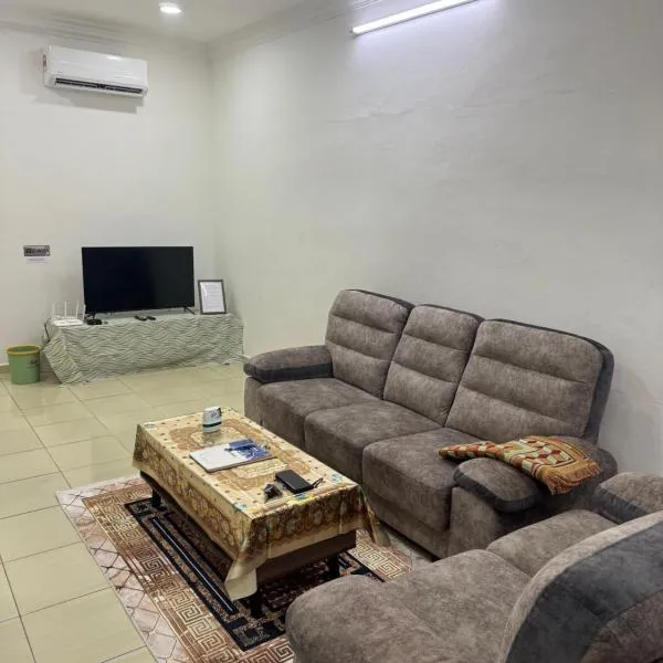 Wika Homestay, hotel di Lunas