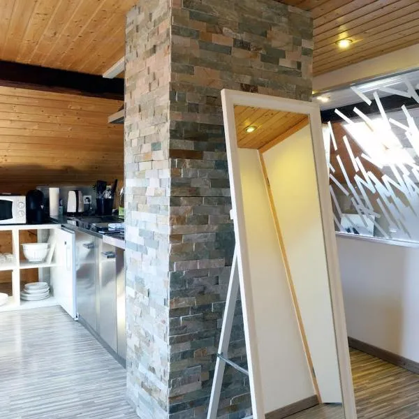 Attic Loft with rooftop terrace!, hotel v Curychu