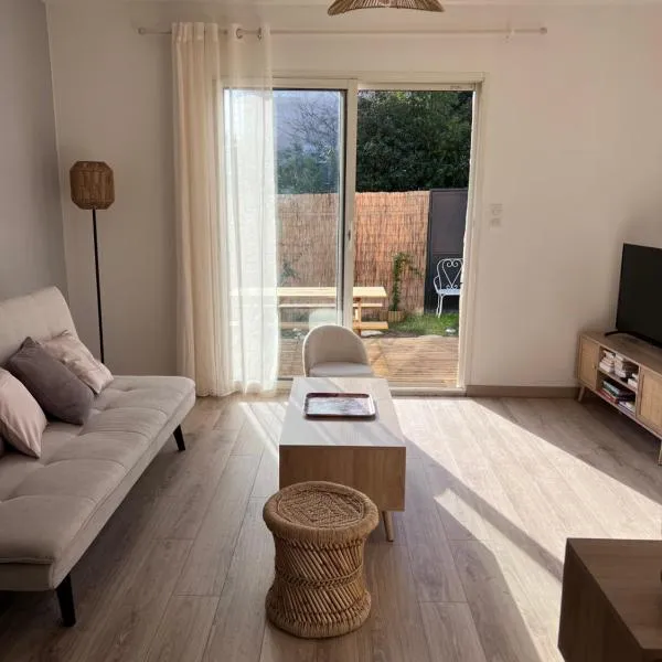 Jolie maison avec jardin, 2 chambres, hotel v destinaci Saint-Jean-de-Fos