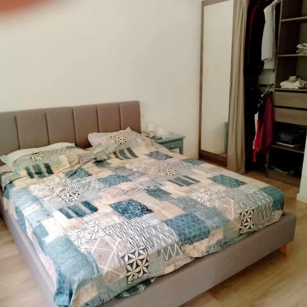 Belle chambre lit King size – hotel w mieście Arès