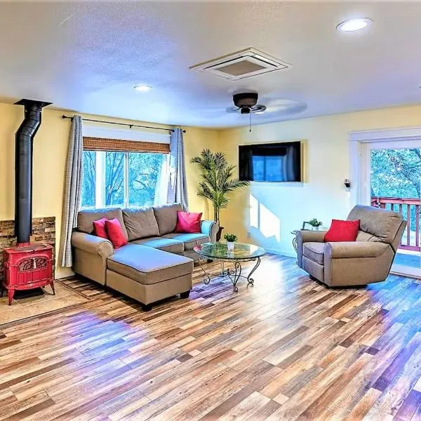 Cody's Cozy Cottage-Near Yosemite, hotel in Mariposa