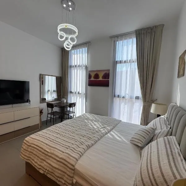Vacation Like Royalty Every Time, hotel in Sharjah