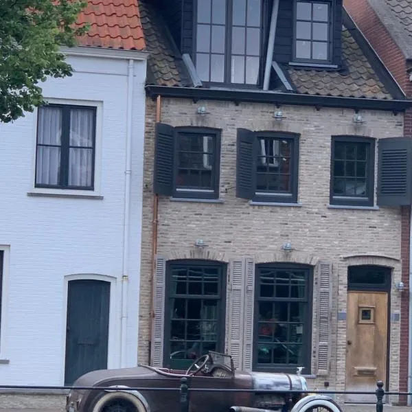 Herenhuis aan het water in centrum Sluis, ξενοδοχείο σε Sluis