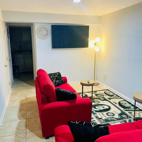 2 Bedroom Lower level Unit 1 & Half Bath Laurel MD #1, ξενοδοχείο σε Laurel