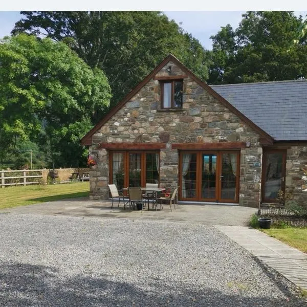 Cottage with 360 views, hotel di Gilwern