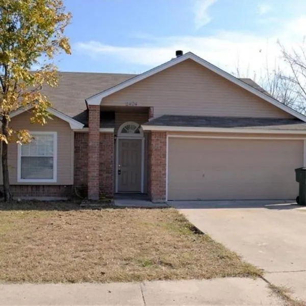 Spacious Home With Large Backyard, hotel in Killeen