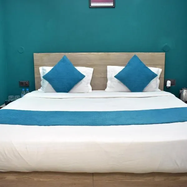 Qotel Hotel Rama Rohini Sector-24 Couple Friendly, hotel in New Delhi