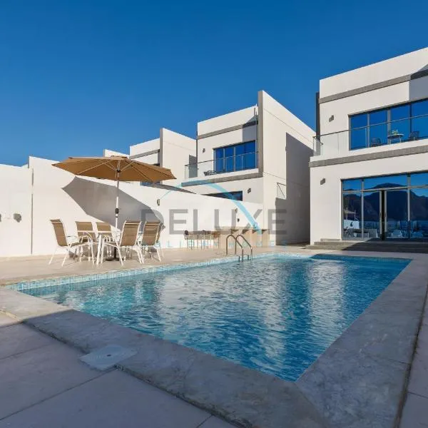 Serene 3BR Villa with Private Pool in Al Dana Island, Fujairah by Deluxe Holiday Homes, hotel in Fujairah