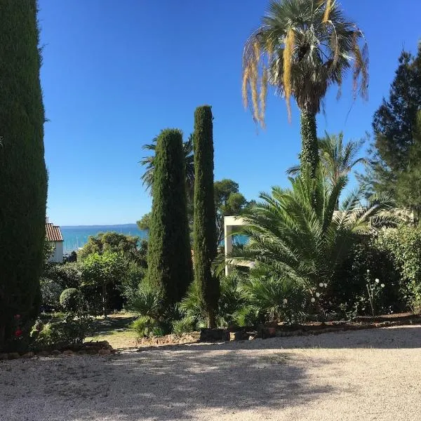 Apartment in a historic villa, hotel in Saint-Raphaël
