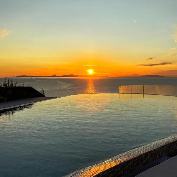 White Rock Suites & Villas, hotel v destinácii Houlakia