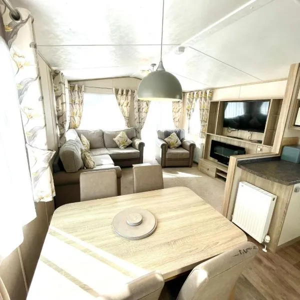 Platinium Standard Luxury and Modern Static Caravan at Clarach Bay, hotel in Aberystwyth