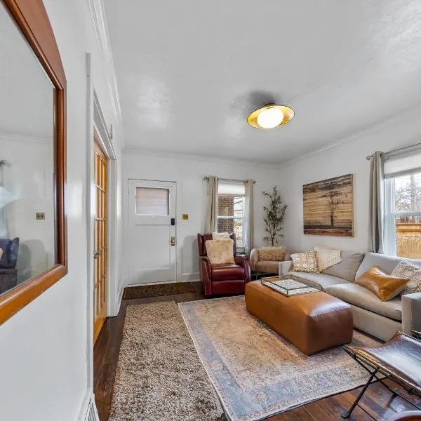 Urban Escape by Mountains w/3BR, Wi-Fi, Laundry, hotel v destinaci Salt Lake City