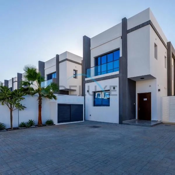 Special Rate with Temp Controlled Pool, BBQ & Maid's by Deluxe Holiday Homes, hotel en Fujairah