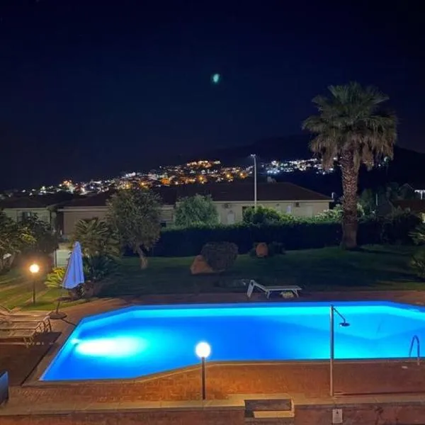 Villa Stefania Exclusive with big private pool and double bathroom, hotel in Castelsardo