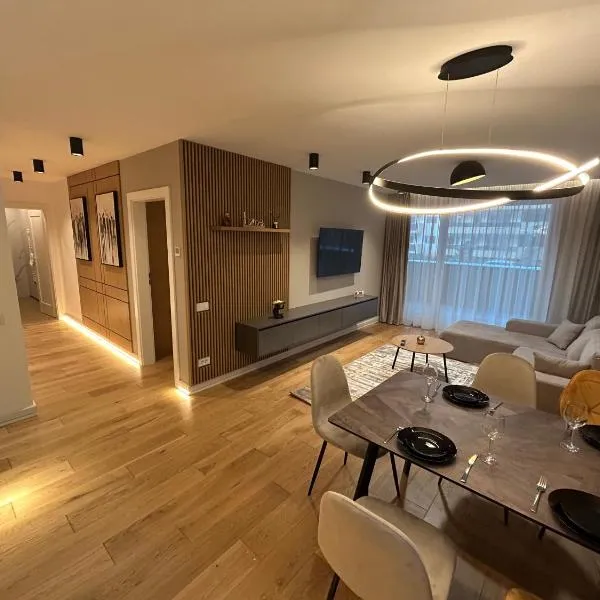 B-Holiday Luxury Apartments Urban Plaza, khách sạn ở Braşov
