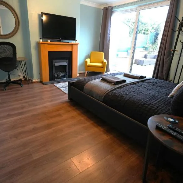 Detached Homestay - Super, King & Double Rooms - Leyland, Preston, Chorley, Lancashire, hotel v destinaci Leyland