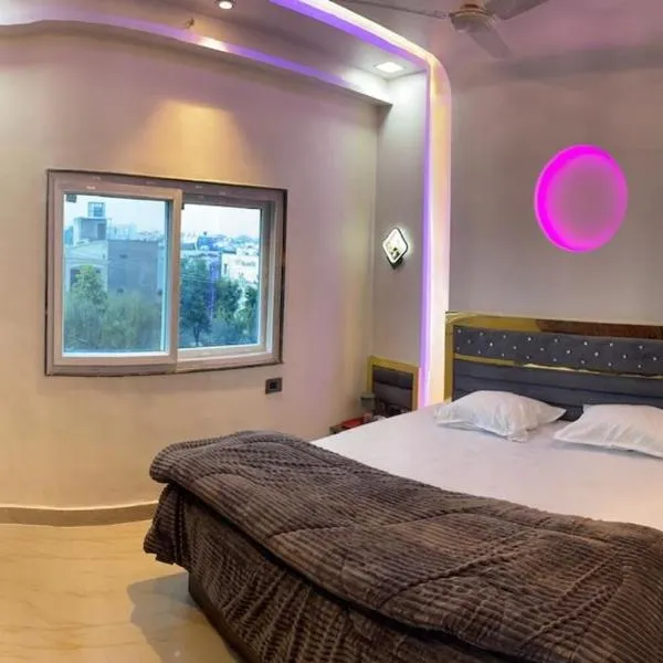 Shri Radhey Krishna Home Stay, hotel in Vrindāvan