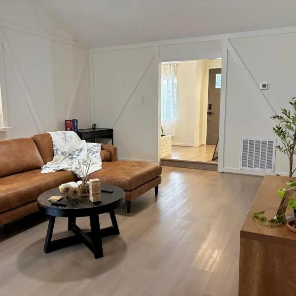 King Bed Suite in Conroe , Garage Available, Hotel in Conroe
