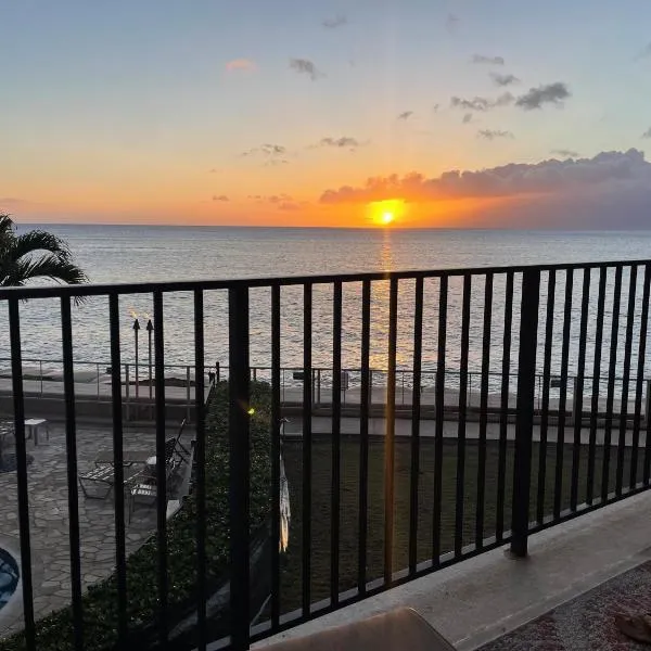 Whale Watching from the Lanai - Oceanfront Condo in West Maui, hotell sihtkohas Lahaina