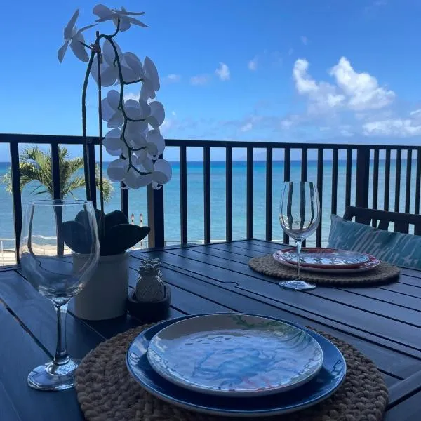 Whale Watching from the Lanai - Oceanfront Condo in West Maui: Lahaina'da bir otel