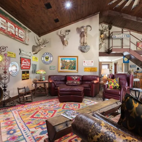 Hill Country Guest House - Rustic getaway, hotel v destinaci Fredericksburg