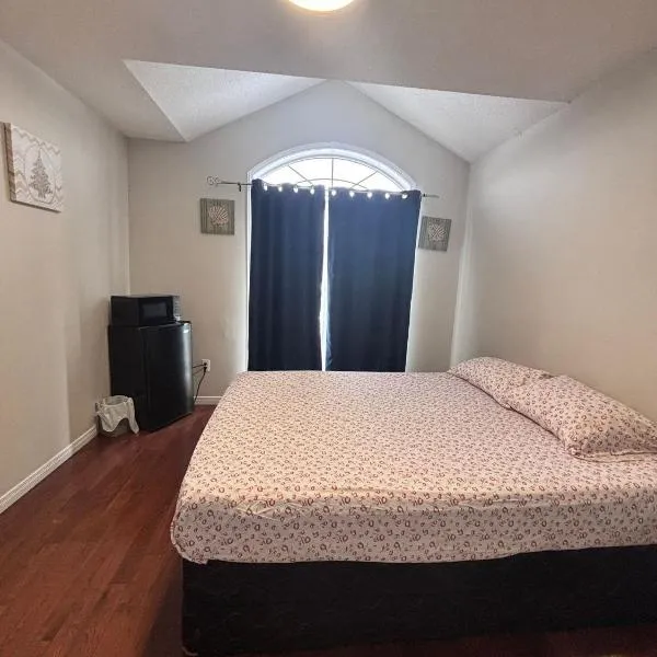 Bright Queen Room close to Sheridan College and Airport, hotel v destinaci Brampton
