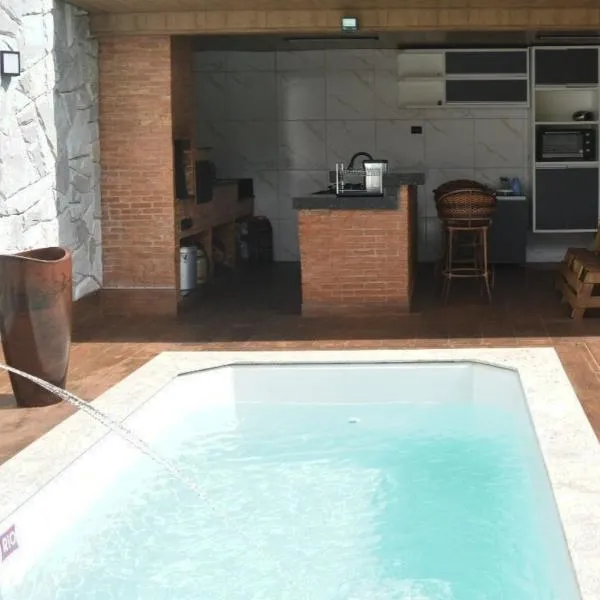Casa aconchegante com piscina, hotel in Anápolis