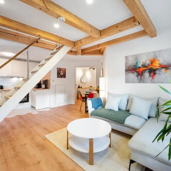 Karibu Nyumbani - Tolle Maisonette-Wohnung mit Arbeitsplatz und Balkon, hotel in Aidlingen