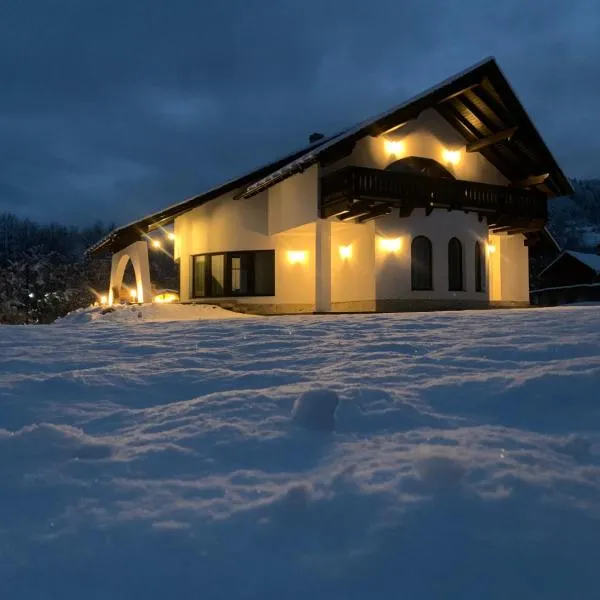 Julien House โรงแรมในPrisaca Dornei