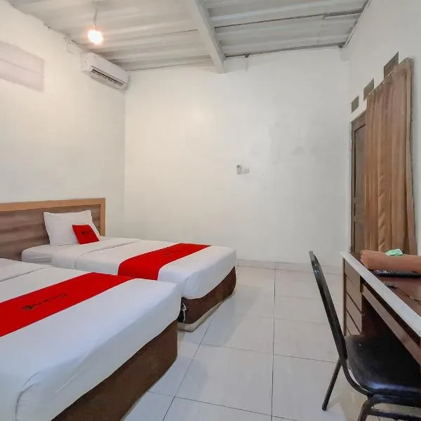 RedDoorz at Andongkoe 64 Salatiga, hotel v destinaci Salatiga