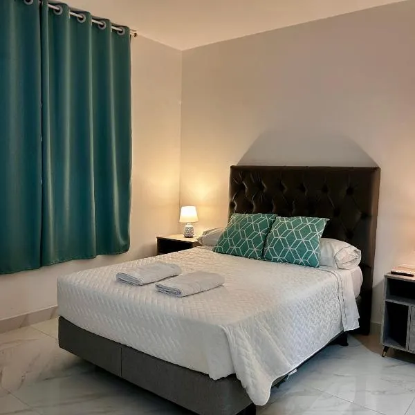 Hospedaje cosmos, hotel v destinaci Santo Domingo de los Colorados